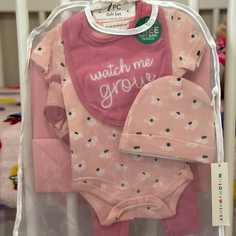 NWT 7pc Gift set baby suit 0-3months